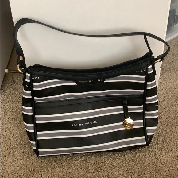 Tommy Hilfiger Handbags - Great shape Tommy Hilfiger purse